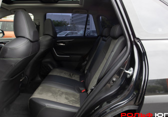 Подержанный автомобиль Toyota RAV4 2024 года (8 фото)