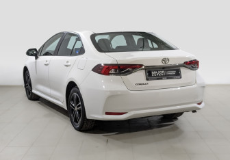 Подержанный автомобиль Toyota Corolla Sedan 2019 года (7 фото)