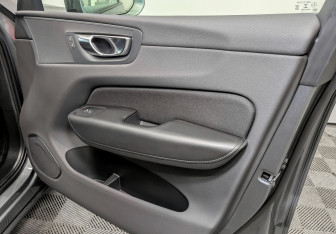 Подержанный автомобиль Volvo XC60 2021 года (24 фото)