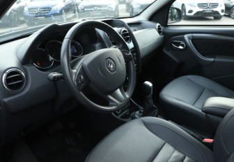 Подержанный автомобиль Renault Duster 2018 года (13 фото)