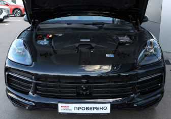 Подержанный автомобиль Porsche Cayenne 2021 года (9 фото)