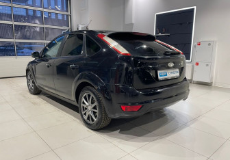 Подержанный автомобиль Ford Focus Sedan 2008 года (6 фото)