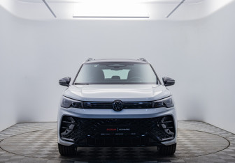 Подержанный автомобиль Volkswagen Tiguan 2025 года (8 фото)