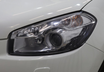 Подержанный автомобиль Nissan Qashqai 2011 года (23 фото)