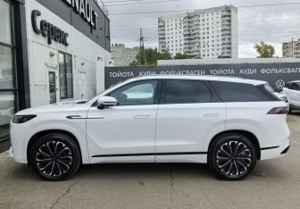 Подержанный автомобиль Jaecoo J8 2024 года (8 фото)