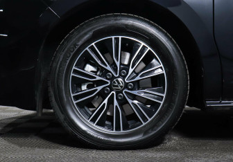 Подержанный автомобиль Volkswagen Multivan 2022 года (10 фото)