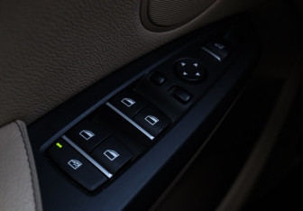 Подержанный автомобиль BMW X3 2015 года (23 фото)