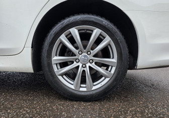 Подержанный автомобиль Infiniti Q70 2015 года (20 фото)