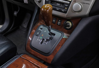 Подержанный автомобиль Lexus RX 2008 года (18 фото)