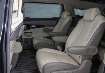 Подержанный автомобиль Kia Carnival 2021 года (9 фото)