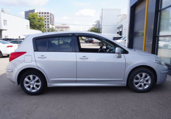 Подержанный автомобиль Nissan Tiida Hatchback 2010 года (4 фото)