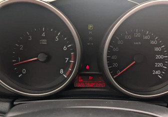 Подержанный автомобиль Mazda 3 Sedan 2010 года (12 фото)