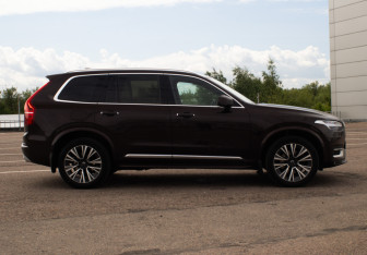 Подержанный автомобиль Volvo XC90 2021 года (4 фото)