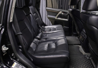 Подержанный автомобиль Toyota Land Cruiser Suv 2013 года (13 фото)