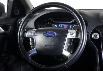 Подержанный автомобиль Ford Mondeo Sedan 2012 года (13 фото)