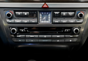 Подержанный автомобиль Hyundai Genesis 2014 года (14 фото)