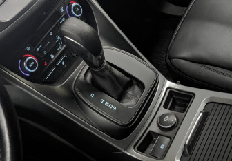 Подержанный автомобиль Ford Kuga 2017 года (27 фото)