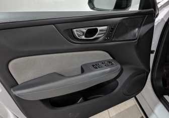 Подержанный автомобиль Volvo S60 2019 года (18 фото)