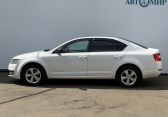 Подержанный автомобиль Skoda Octavia Liftback 2015 года (8 фото)
