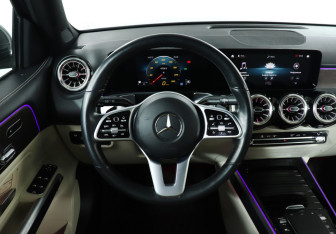 Подержанный автомобиль Mercedes-Benz GLB 2021 года (18 фото)