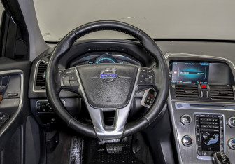 Подержанный автомобиль Volvo XC60 2014 года (22 фото)