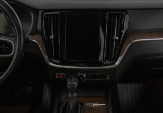 Подержанный автомобиль Volvo V60 Cross Country 2019 года (14 фото)