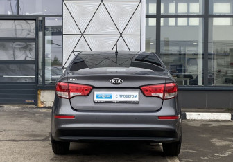 Подержанный автомобиль Kia Rio Sedan 2016 года (6 фото)