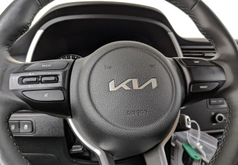 Подержанный автомобиль Kia Rio Hatchback 2022 года (25 фото)