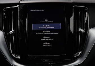 Подержанный автомобиль Volvo XC60 2019 года (16 фото)