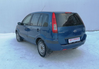 Подержанный автомобиль Ford Fusion 2008 года (7 фото)