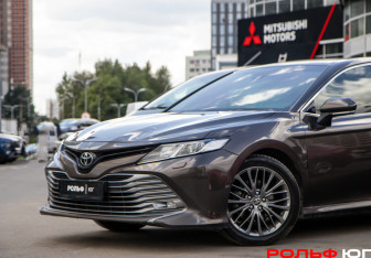 Подержанный автомобиль Toyota Camry Sedan 2019 года (15 фото)