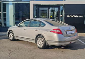 Подержанный автомобиль Nissan Teana 2011 года (7 фото)