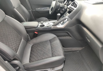 Подержанный автомобиль Peugeot 3008 2014 года (9 фото)