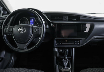 Подержанный автомобиль Toyota Corolla Sedan 2016 года (6 фото)