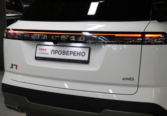 Подержанный автомобиль Jaecoo J7 2024 года (26 фото)