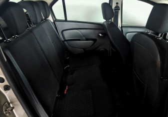 Подержанный автомобиль Renault Logan Sedan 2014 года (15 фото)