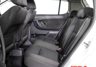 Подержанный автомобиль Skoda Fabia Hatchback 2010 года (10 фото)