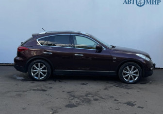 Подержанный автомобиль Infiniti QX50 2014 года (4 фото)