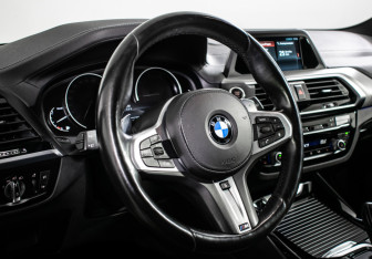 Подержанный автомобиль BMW X3 2018 года (13 фото)