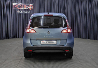 Подержанный автомобиль Renault Scenic 2011 года (6 фото)
