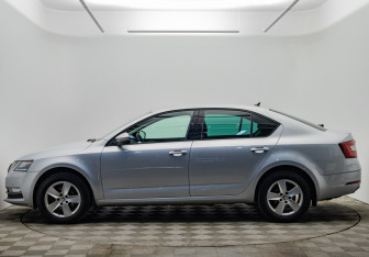 Подержанный автомобиль Skoda Octavia Liftback 2019 года (8 фото)