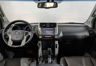 Подержанный автомобиль Toyota Land Cruiser Prado 2013 года (13 фото)