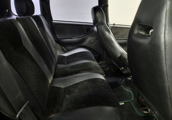 Подержанный автомобиль Chevrolet Niva 2005 года (11 фото)