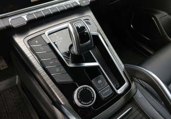 Подержанный автомобиль Geely Atlas Pro 2023 года (17 фото)