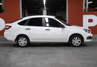 Подержанный автомобиль LADA (ВАЗ) Granta Liftback 2021 года (4 фото)