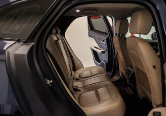 Подержанный автомобиль Jaguar F-Pace 2016 года (23 фото)