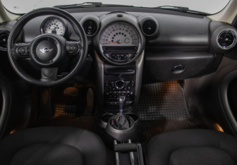 Подержанный автомобиль MINI Countryman 2011 года (13 фото)