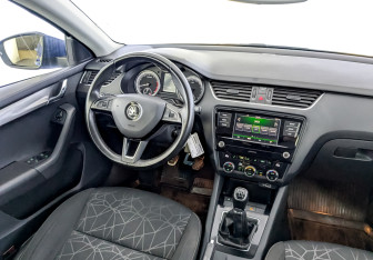 Подержанный автомобиль Skoda Octavia Liftback 2019 года (29 фото)