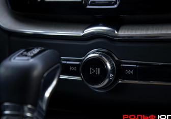 Подержанный автомобиль Volvo XC60 2021 года (13 фото)