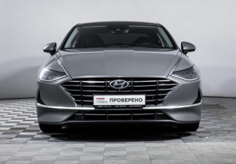 Подержанный автомобиль Hyundai Sonata 2022 года (2 фото)